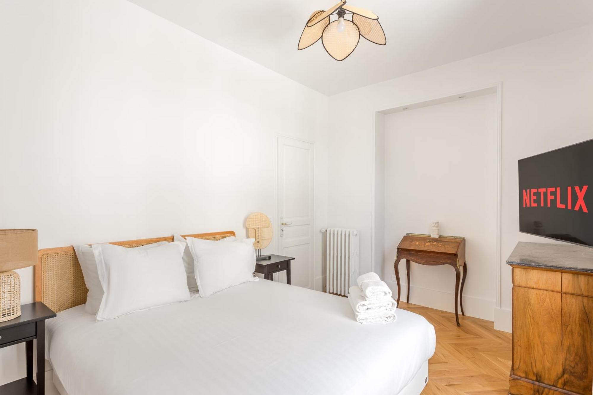 Apartment The Black Swan Paris